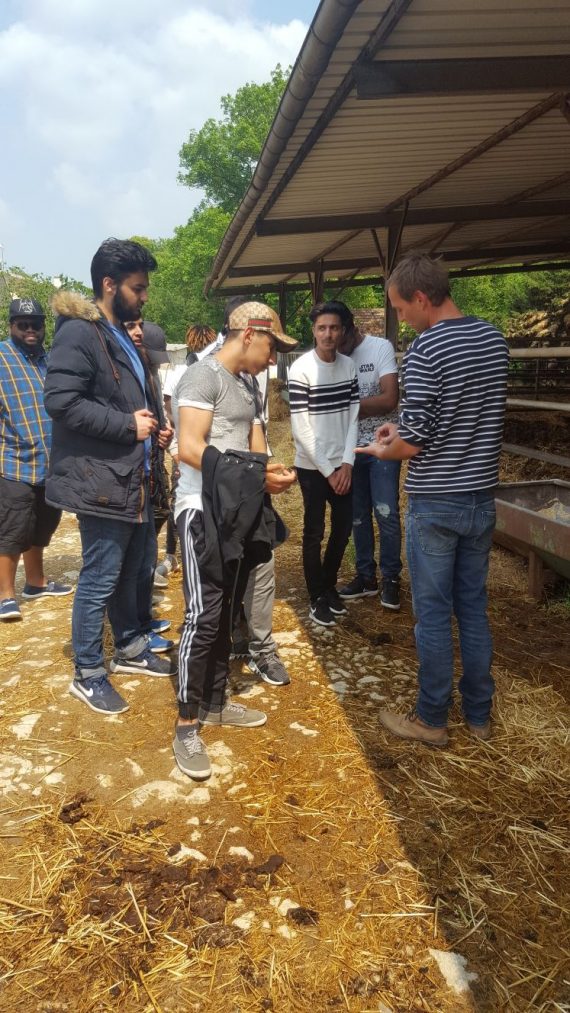 Voyage des TCAP dans le Cher - Visite à la ferme
