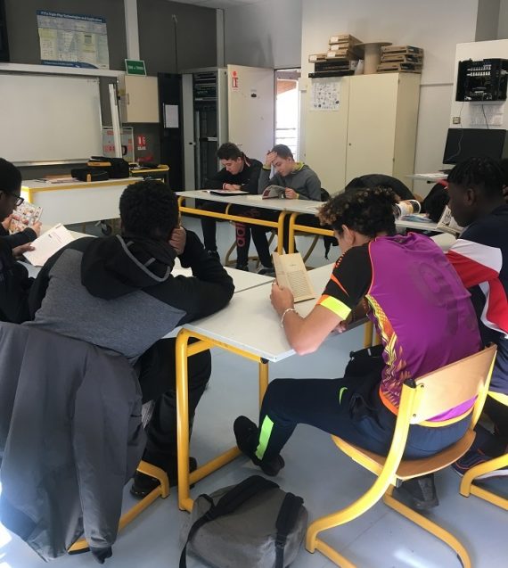 15 minutes de lecture dans une classe