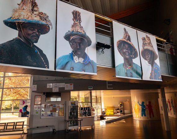 Accueil de l'exposition Koredugaw au lycée dans le cadre d'un partenariat avec le théâtre de l'Arlequin en novembre 2020