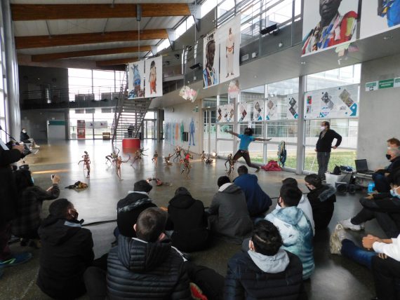 Venue du danseur Modibo Konate au lycée le 14 janvier 2021