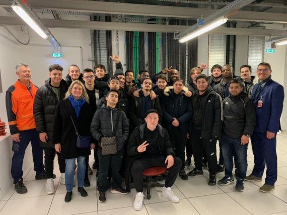 Visite des coulisses de l'aéroport d'Orly avec la classe de TMELECA