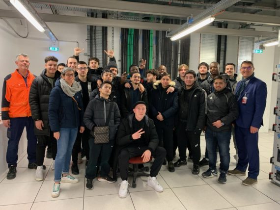 Visite des coulisses de l'aéroport d'Orly avec la classe de TMELECA