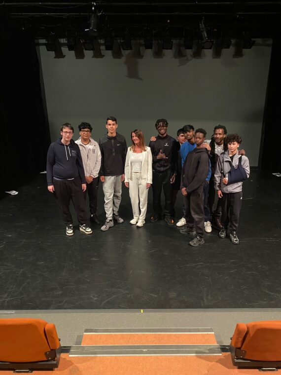 La classe de 2TNEE en atelier au théâtre de l'Arlequin